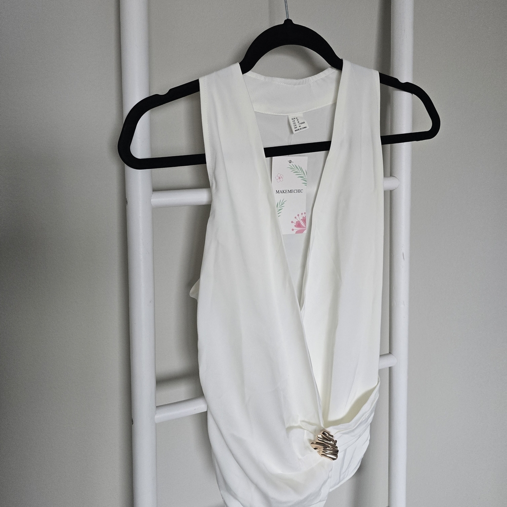 Chic White Sleeveless Wrap Blouse - Picture 5 of 7